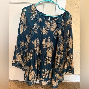 Ana Floral Pleated Bell-Sleeve Womens Top